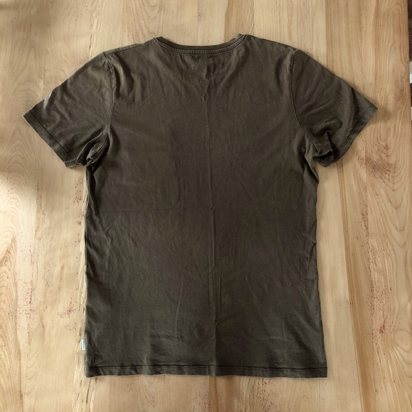 T-Shirt - Picture 3 of 4